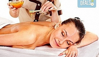 Детоксикиращ масаж на гръб или антицелулитна и детоксикираща процедура с мед и етерични масла в масажно студио Емилис - Варна!