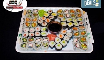 Екзотика! 64 вкусни суши хапки със сьомга, филаделфия, бяла и розова херинга + възможност за доставка от Sushi Market!