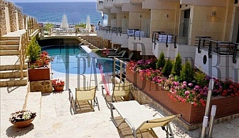 Imperial Hotel 3*, Халкидики-Касандра, Неа Скиони. Нощувка+закуска+вечеря. Малък и уютен хотел, в традиционен средиземноморски стил,  на 50 м от плажа.