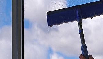 Измиване на прозорци  и дограми двустранно в апартамент или офис от 60 до 120 кв.м. от БГ 451 ЕООД!
