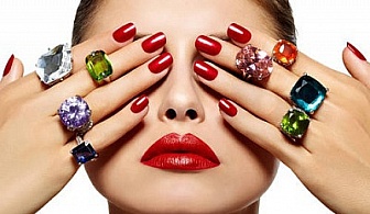 Класически или френски маникюр с OPI + 4 декорации + UV топ лак само за 6.99 лв. вместо 18 лв. с 61% отстъпка от Фризьорски салон &quot;СТИЛ&quot;!