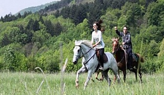 Конна езда за ученици и студенти с 50% отстъпка за делничните дни през цялото лято в полите на Витоша от Конна база Св. Иван Рилски!