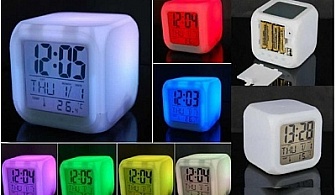 LED часовник със сменящи се цветове