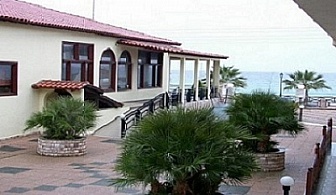 Майски празници: 3 нощувки със закуски в хотел Potidea Golden Beach 2*+, Халкидики, Гърция!