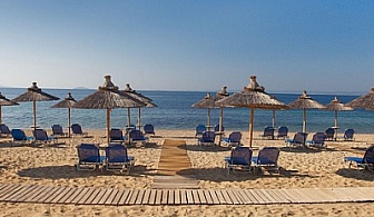 Майски празници: 3 нощувки със закуски и вечери в Blue Dolphin Sargani Hotel 4*, Халкидики, Гърция!