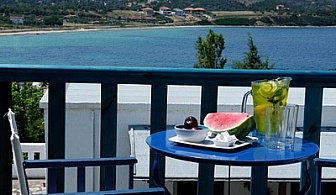 Майски празници: 3 нощувки със закуски и вечери в хотел Agionissi Resort 4*, о. Амуляни, Гърция!