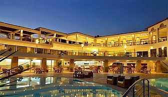 На море в Гърция през Май! 3 нощувки със закуски и вечери в хотел Alexandros Palace 5*, Халкидики, Урануполи!