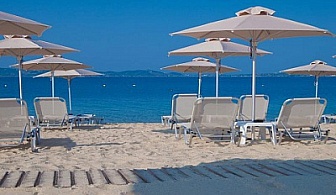 На море в Гърция през м.Август! 4 нощувки със закуски и вечери в Aristoteles Holiday Resort &amp; Spa 4*, Халкидики!
