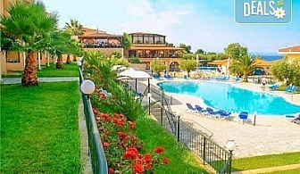 На море в Гърция през юни или септември в хотел Village Mare 4*, Халкидики! 5/7 нощувки на база All inclusive, ползване на басейн!