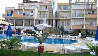 На море през май в Созопол, хотел Съни. Нощувка със закуска и вечеря за двама 84 лв.