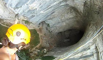 НЕВЕРОЯТНО ИЗЖИВЯВАНЕ! Скок Пандюл от окната на пещера Проходна само за 40 лв. вместо 70 лв.  от Outdoor Bulgaria!