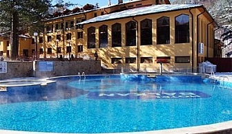 Нощувкa, закускa, вечеря + басейн и СПА с минерална вода в хотел Балкан, с.Чифлик