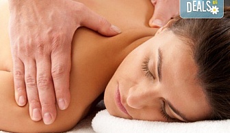 Облекчете болките с лечебен масаж на гръб в салон за красота Женско царство!