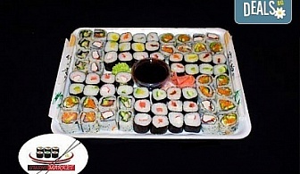 Опитайте неповторимата японска кухня! Суши сет от 72 хапки с пушена сьомга, филаделфия и херинга от Sushi Market!