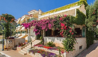  На 50м. от плажа в Loutra Beach Hotel, Агия Параскеви, Гърция! 5+ нощувки на човек със закуски 