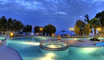 Почивка на морския бряг в Хотел AKTI BELVEDERE, Тасос! Само на метри от плажа + ползване на открит басейн!
