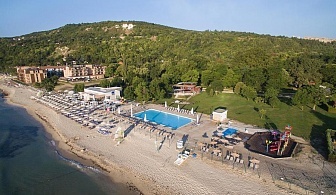 Почивка на морския бряг в Кранево - Хотел Ефект Алгара Бийч Клуб, Ултра Ол Инклузив с чадър и шезлонги на плажа
