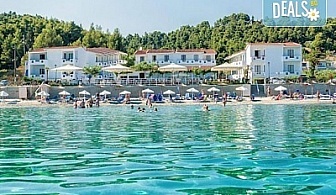 Почивка през юни в Dolphin Beach Hotel 3*, Халкидики, Гърция! 5 нощувки със закуски и вечери, безплатно за дете до 15г.