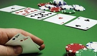 Покер комплект с 200 чипа, две тестета карти и покривка за Blackjack само за 18 лв. от онлайн магазин ontimebg.com!