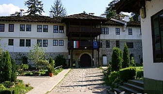 Презареждаща почивка в Троянския балкан ! Наем за една или две нощувки на цялата къща за гости "Даскаловата къща" - с. Орешак, само за 252 лв!
