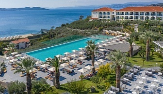  Ранни записвания на първа линия в Akrathos Beach Hotel 4*, Урануполи, Гърция! 5+ нощувки на човек на база All Inclusive + басейн! Дете до 13г. БЕЗПЛАТНО! 