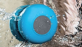 Сега можете да говорите по телефона и да слушате музика, докато си взимате душ! Купи безжична, водоустойчива Bluetooth тонколона за баня с вграден микрофон в два модерни цвята само за 29 лева.