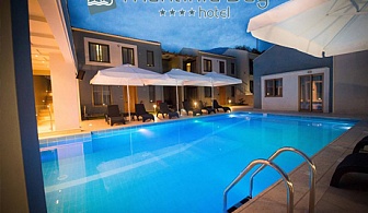  Септември на първа линия в 4- звезден хотел - Нощувка със закуска + басейн от хотел Mantinia Bay**** в Микри Мантиния, Гърция! 