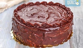 Шоколадова торта с "блат" мъфини, шоколадов крем и шоколадова глазура от майстор-сладкарите на Muffin House!