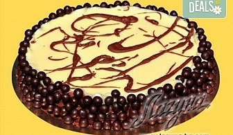 Шоколадова торта "Трилогия" с три вида шоколад - бял, млечен и тъмен! Уникален вкус и прекрасно съчетание на белгийски шоколад от Виенски салон Лагуна!