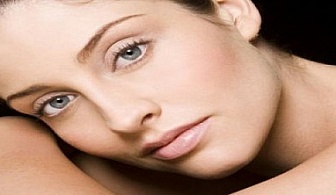 Сияйна кожа: Масаж на лице + терапия с ампула витамин C или морски комплекс, от салон "Вили" !