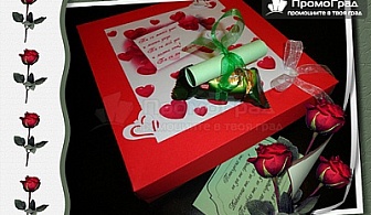 Сладко изкушение за влюбени. Ръчно изработена кутия с декорации с 14 десерта и 14 папируса с романтични стихове