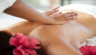СОФИЯ: Aнтиоксидантен масаж на гръб с живи биологични продукти от гроздово семе – букет от живителни съставки от Senses Massage & Recreation! 