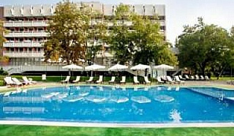 Спа и лукс в Хисаря, 2 дни със закуски и басейни в Сана Спа Хотел