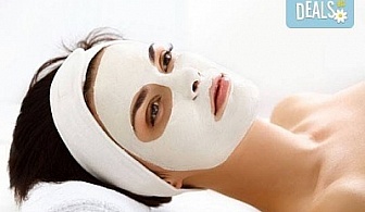 За стегната и красива кожа! Хигиенно-козметичен масаж и колагенова маска на лице, шия и деколте в салон за красота АБ!