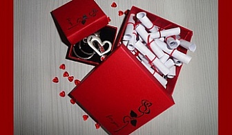 Стилни кутийки за обич, с двоен ключодържател и много усмивки :)
