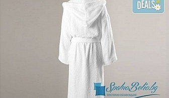 Търсите комфорт и качество - това е Вашият халат! Бял хавлиен халат от хотелски тип с качулка на неустоима цена от SPALNOBELIO.BG!