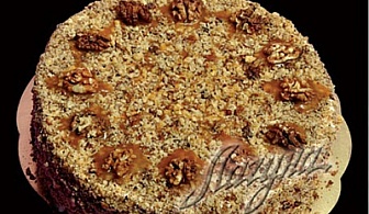 Това е класика! Френска селска торта с медени блатове, заквасена сметана и орехи само за 14 лв. от Виенски Салон „Лагуна” с предплащане на ваучер за 1 лв.