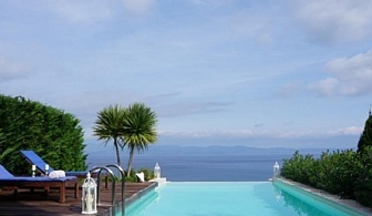 Уникална почивка в Хотел Kappa Resort ****, Халкидики! Ползване на собствен плаж и открит басейн с невероятна гледка!