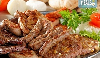 Вълча вечеря за двама и порция пържени картофи с общ грамаж 1.5кг. в Ресторант-механа Мамбо в центъра на София!