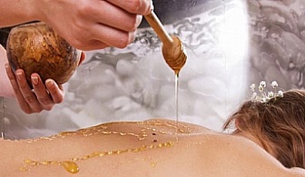 ВАРНА: Масаж на гръб с мед или ароматни билкови масла на ТОП цена!