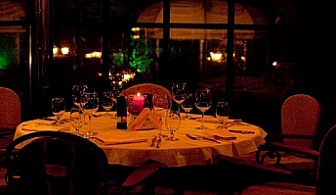 ВАРНА: Порция салата и основно + гарнитура по избор в ресторант Смирновъ!