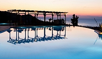 Великден в Гърция, Халкидики: 4 нощувки на база закуска и вечеря в хотел Alia Palace 5* само за 315 лв